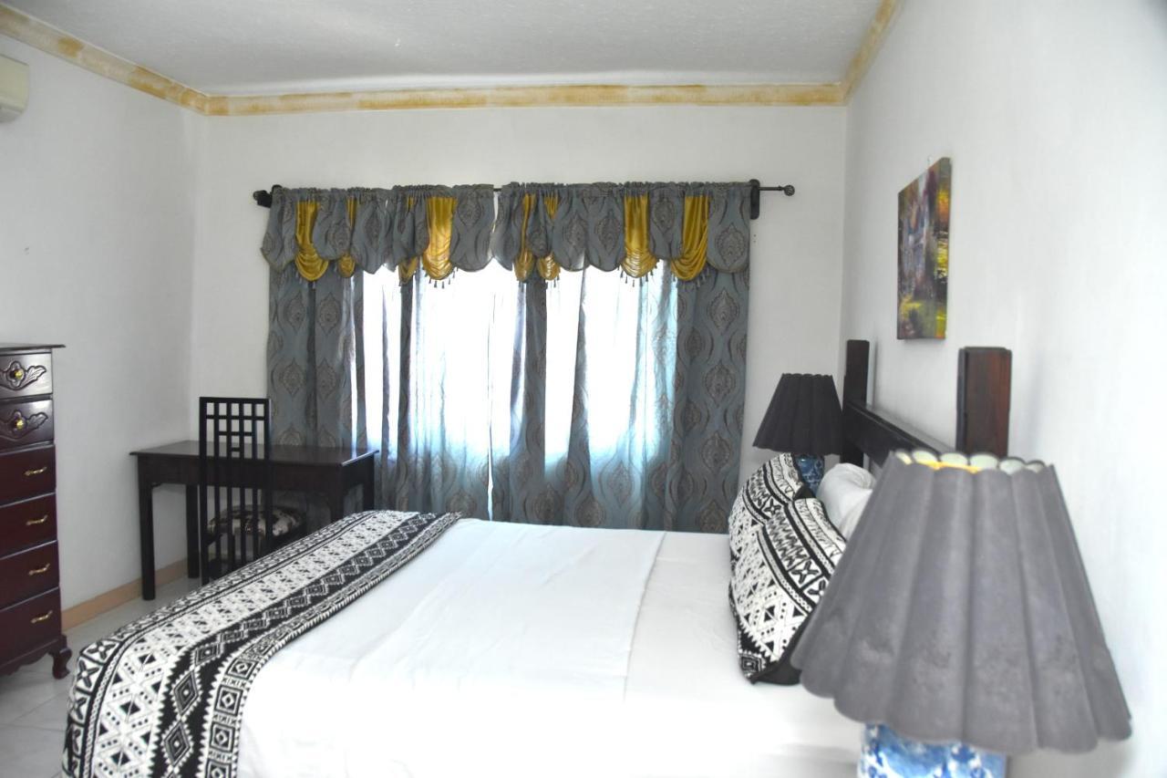 Embassy Deluxe Apartment Kingston Exterior foto