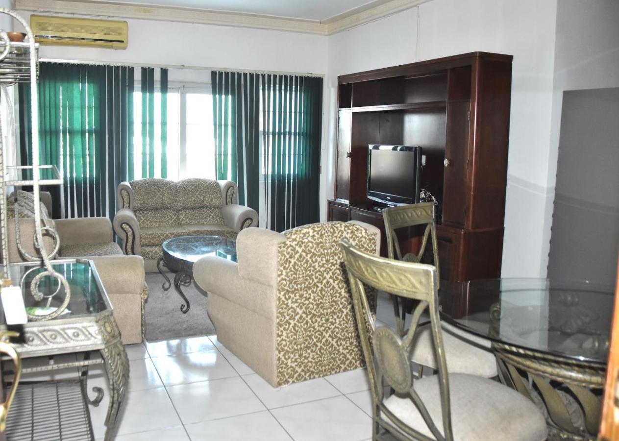 Embassy Deluxe Apartment Kingston Exterior foto