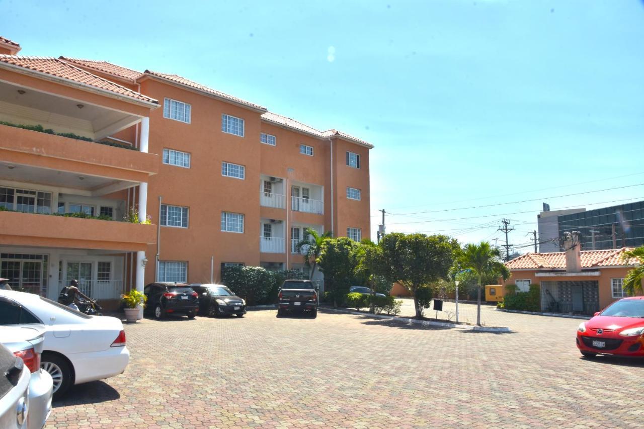 Embassy Deluxe Apartment Kingston Exterior foto