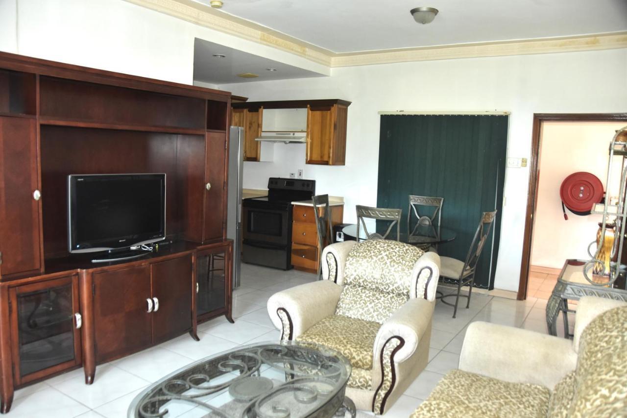 Embassy Deluxe Apartment Kingston Exterior foto