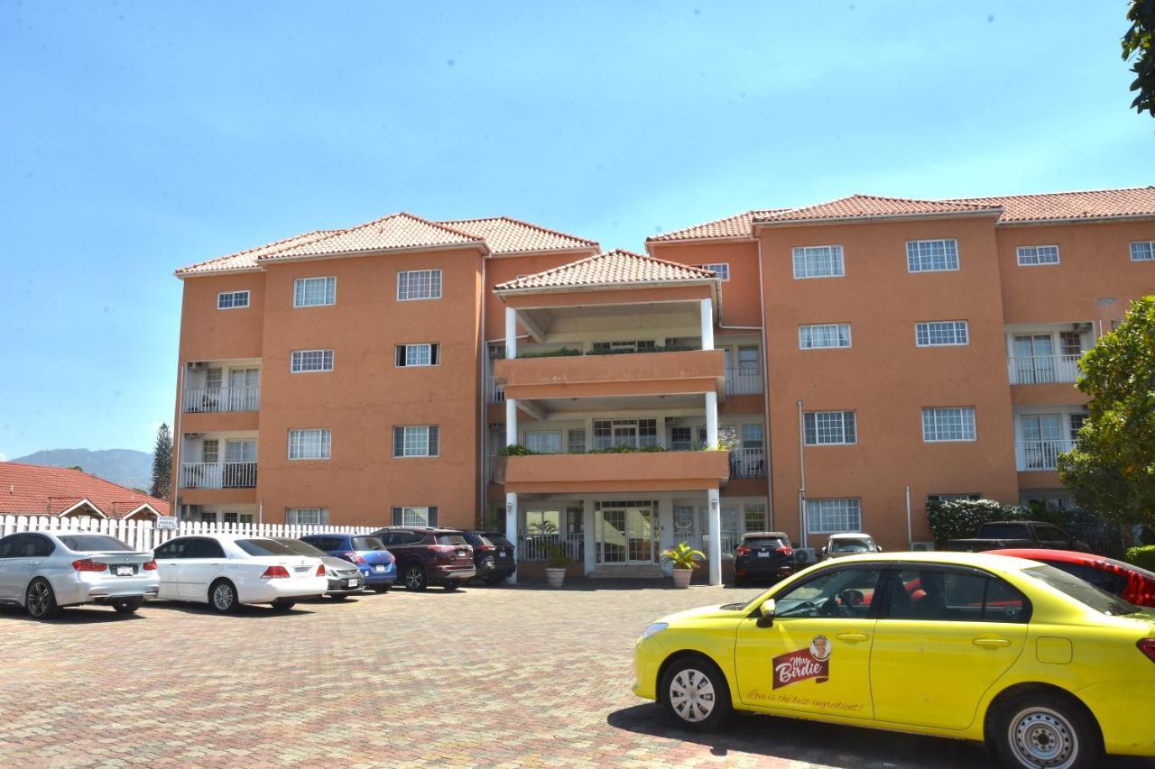 Embassy Deluxe Apartment Kingston Exterior foto